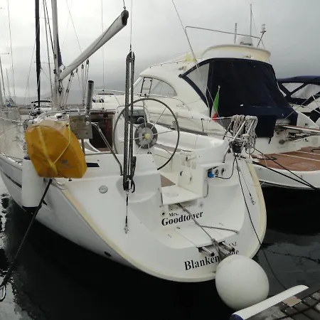 Bateau-hôtel Mrs Goodtower Villasimius